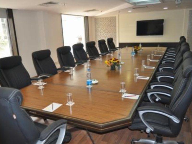 Hotel The Grand Orion - Kailash Colony 3*
